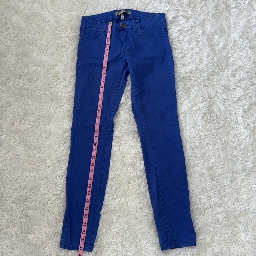 Blue stretchy jeans